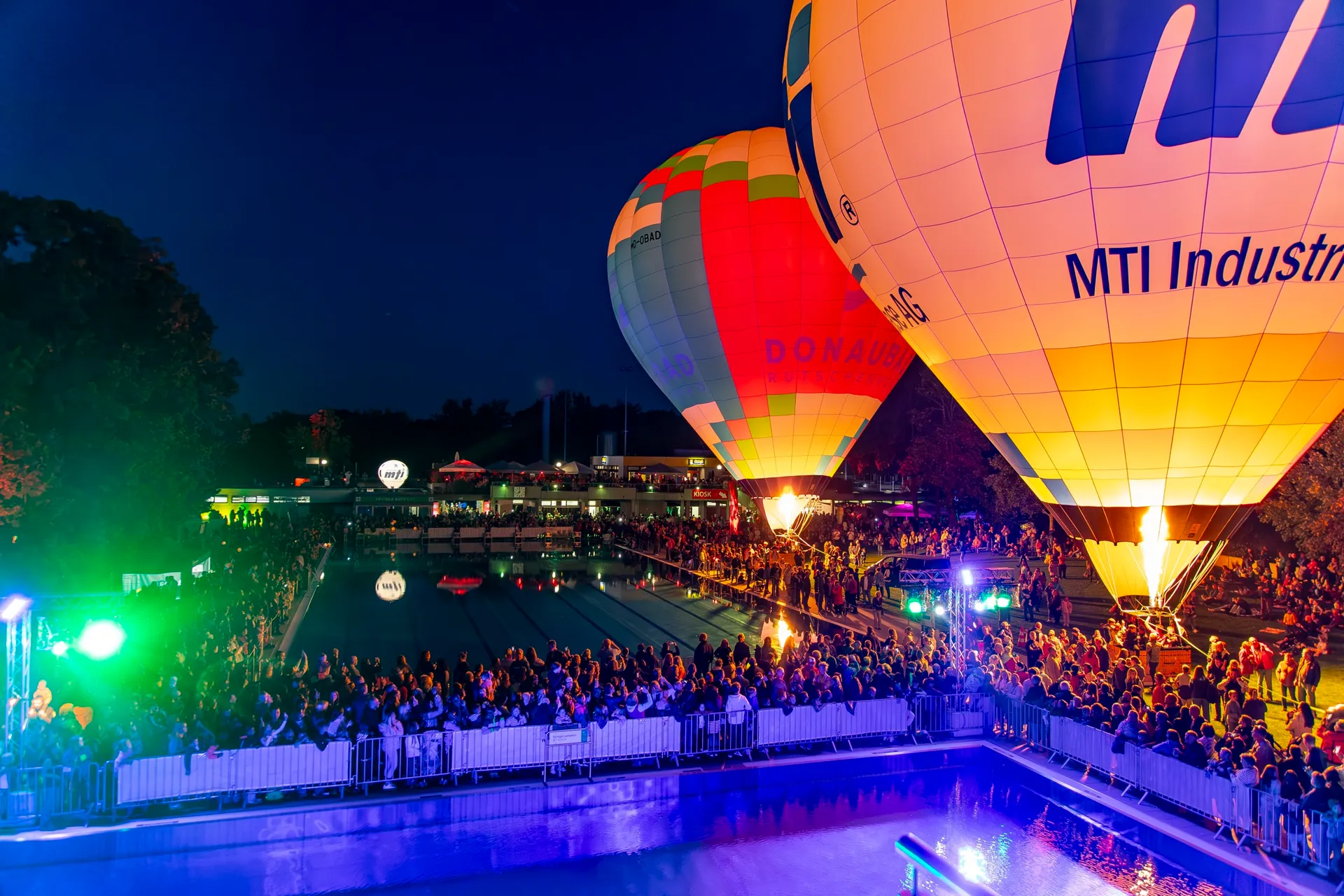 Aqua Circus Ballonglühen-Show am Donaubad Ulm